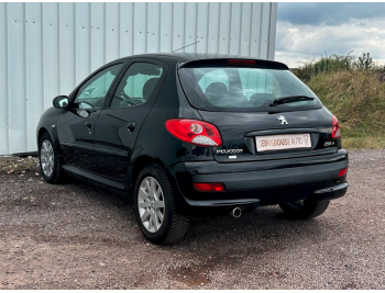 PEUGEOT 206 + 1,4 HDI 70cv • 2012 • 146002 km • Diesel