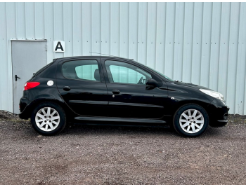 PEUGEOT 206 + 1,4 HDI 70cv • 2012 • 146002 km • Diesel