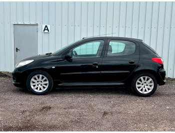 PEUGEOT 206 + 1,4 HDI 70cv • 2012 • 146002 km • Diesel